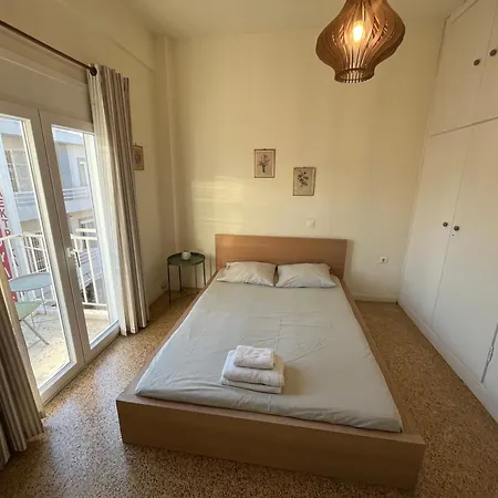 Starry - 3 Minutes From Metro Station Athen