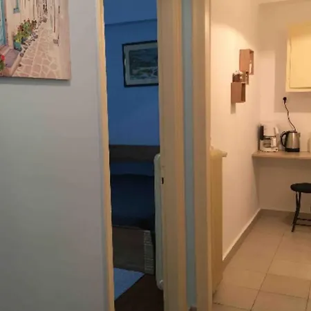 Budget Flat , 10 Min From Victoria Square Apartment
