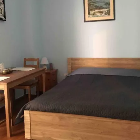 Apartment Budget Flat , 10 Min From Victoria Square *