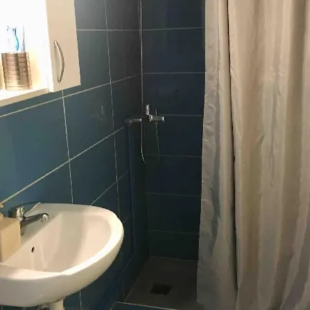 Budget Flat , 10 Min From Victoria Square * Athens