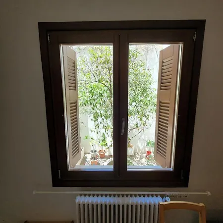 Quiet In Family House *