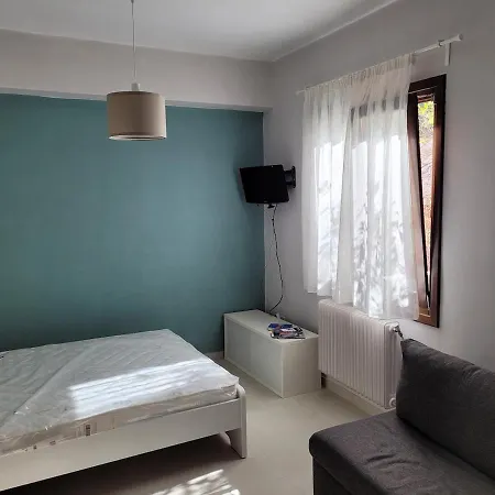 Quiet In Family House Apartment