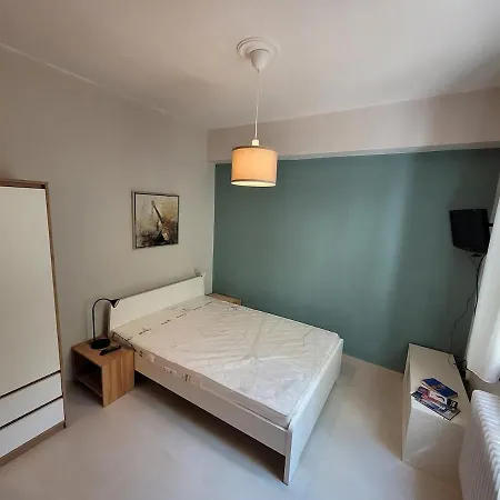 Quiet In Family House Apartment Athens