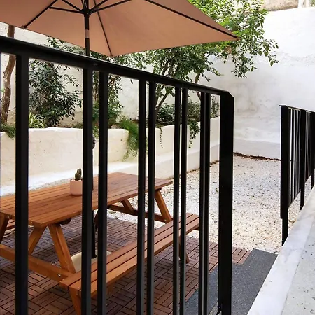 2 Bedroom With Secret Garden In The Heart Of Athens