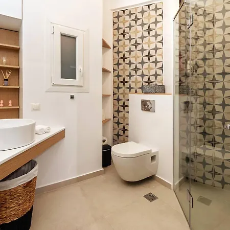 Apartment 2 Bedroom With Secret Garden In The Heart Of