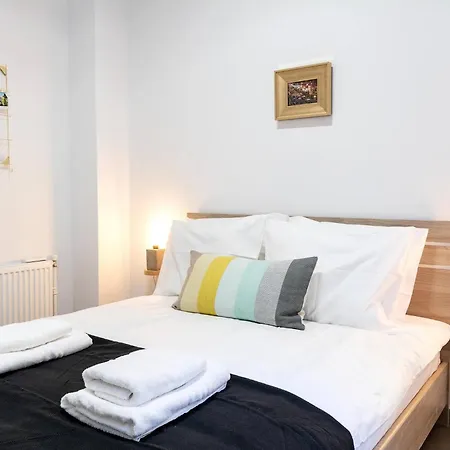 2 Bedroom With Secret Garden In The Heart Of Apartment *