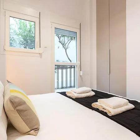 2 Bedroom With Secret Garden In The Heart Of Apartment Athens