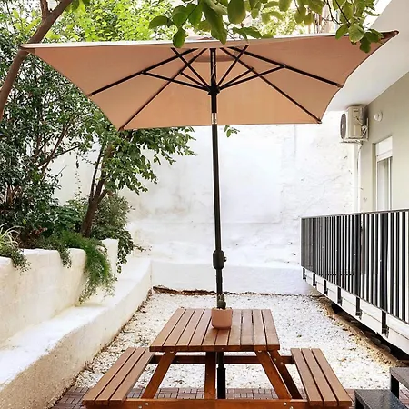 2 Bedroom With Secret Garden In The Heart Of Apartment Athens