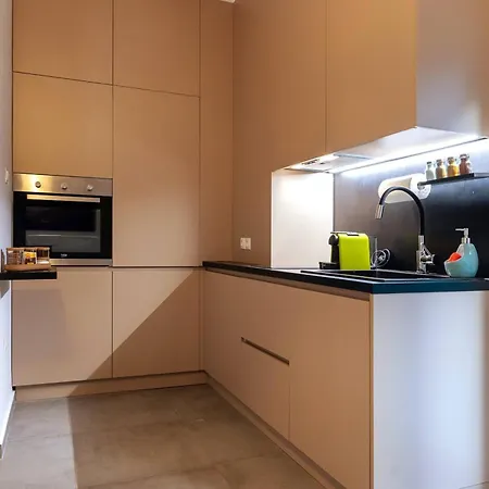 Apartment 2 Bedroom With Secret Garden In The Heart Of Athens