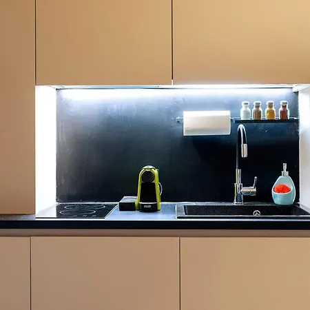Apartment 2 Bedroom With Secret Garden In The Heart Of