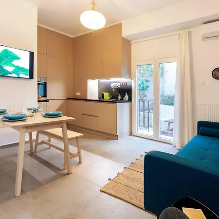 2 Bedroom With Secret Garden In The Heart Of Apartment Athens