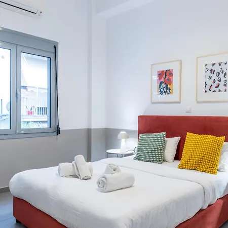Renovated 5 Bdr House Near Acropolis - New Beds, Terrace & Yard * Atene
