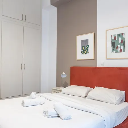 Renovated 5 Bdr House Near Acropolis - New Beds, Terrace & Yard