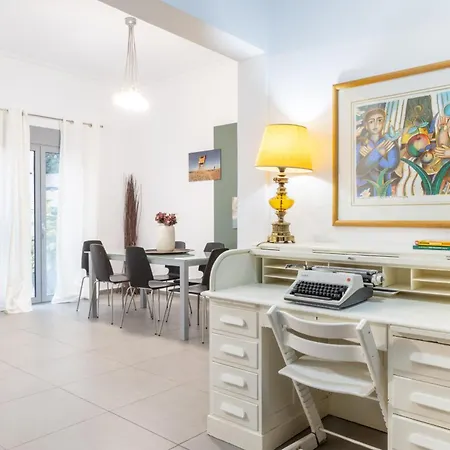 Casa vacanze Renovated 5 Bdr House Near Acropolis - New Beds, Terrace & Yard *