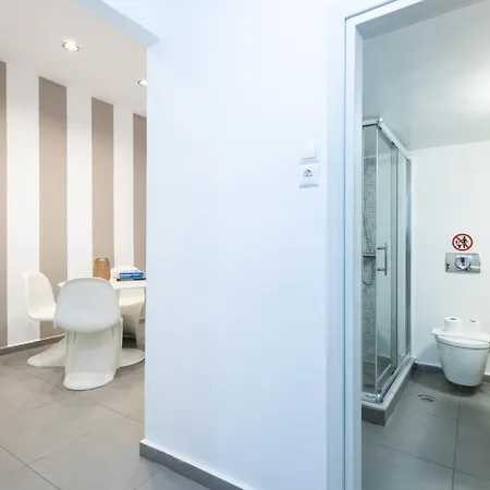 Holiday home Renovated 5 Bdr House Near Acropolis - New Beds, Terrace & Yard