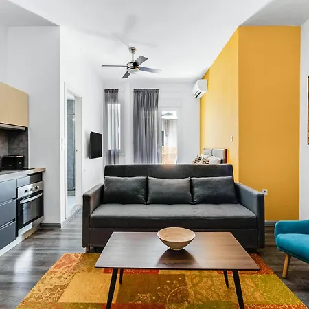 Hideaway Near Ermou Street Perfect For Groups And Families Apartment
