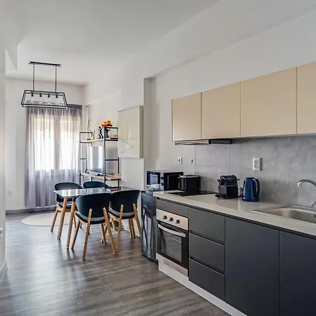 Hideaway Near Ermou Street Perfect For Groups And Families