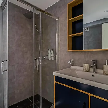 Hideaway Near Ermou Street Perfect For Groups And Families Apartment *