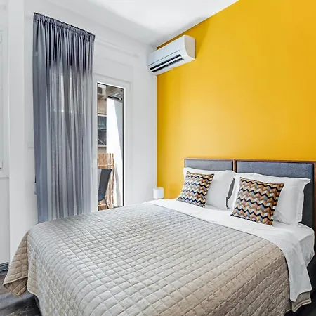 Hideaway Near Ermou Street Perfect For Groups And Families Apartment