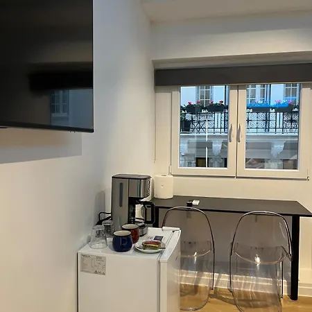 The Golden Jacuzzi Spot Apartment *