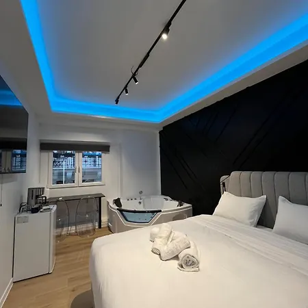 The Golden Jacuzzi Spot *