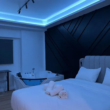 Luxe Haven Jacuzzi Athens