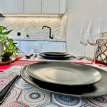 Sunny Escape In Glyfada 2 Bd Apartment