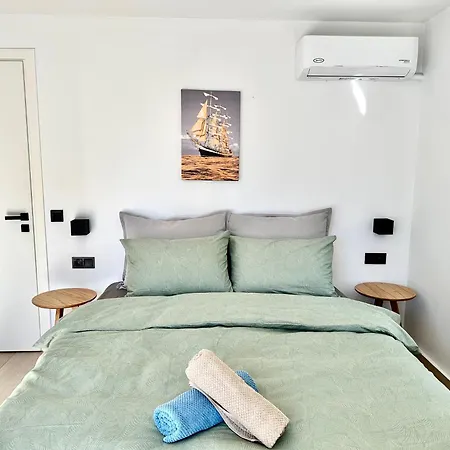Sunny Escape In Glyfada 2 Bd Apartment *