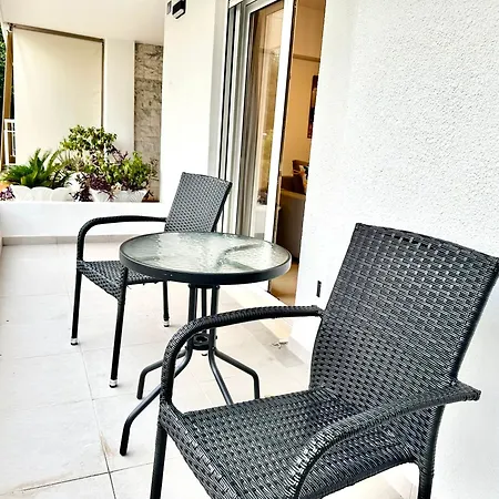 Sunny Escape In Glyfada 2 Bd *