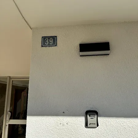 Sunny Escape In Glyfada 2 Bd Apartment