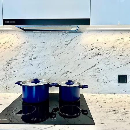 Sunny Escape In Glyfada 2 Bd Apartment *