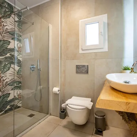 Loft 61 Charming Renovated With A Loft! Apartment