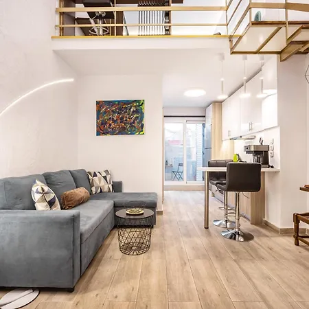 Loft 61 Charming Renovated With A Loft! Apartment *