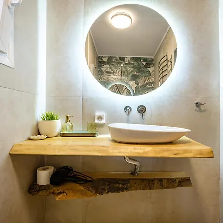 Loft 61 Charming Renovated With A Loft! * Athens