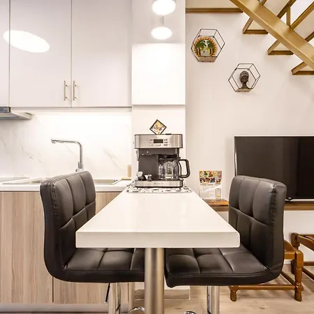 Loft 61 Charming Renovated With A Loft! *