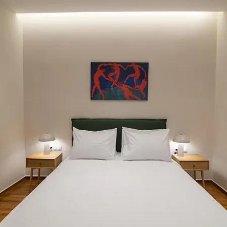 Vibrant Pagrati 2-bd Retreat With Elegant-modern Style *