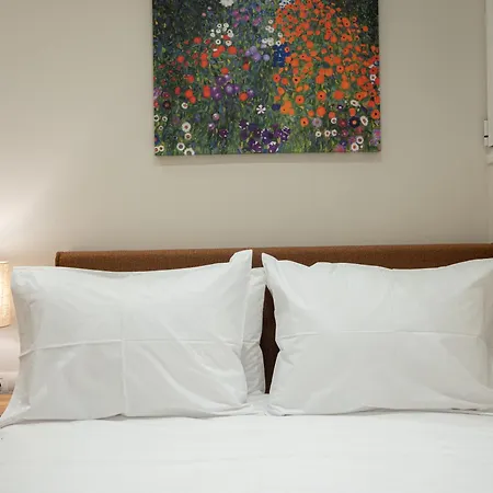 Vibrant Pagrati 2-bd Retreat With Elegant-modern Style Apartment