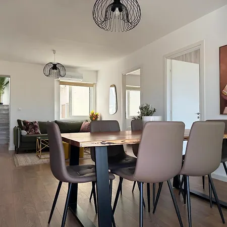 Apartment Th0 Futuristic Luxury Two Bedrooms With High-tech Amenities