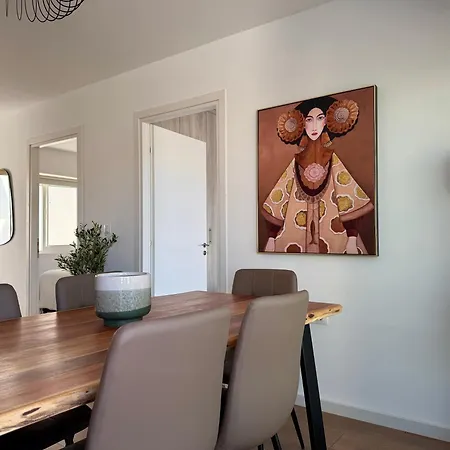 Th0 Futuristic Luxury Two Bedrooms With High-tech Amenities *