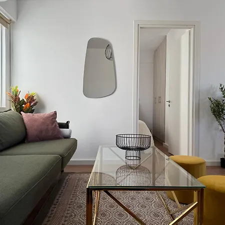 Th0 Futuristic Luxury Two Bedrooms With High-tech Amenities Apartment