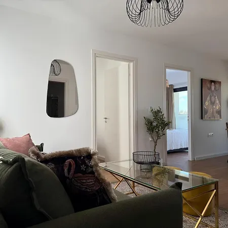 Th0 Futuristic Luxury Two Bedrooms With High-tech Amenities Apartment