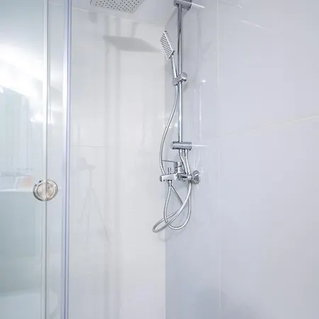 Sepolia Metro Station 1 Bdrm 4 Pers By Mps *