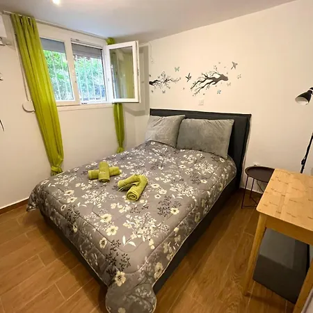 Cosy Victoria Metro Station Flat