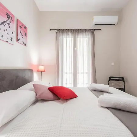 Cozy & Stylish 2br In Neos Kosmos Apartment