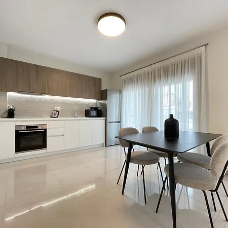 Cultural Retreat Stylish Near Stavros Niarchos Center Apartment Athens