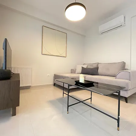 Cultural Retreat Stylish Near Stavros Niarchos Center *