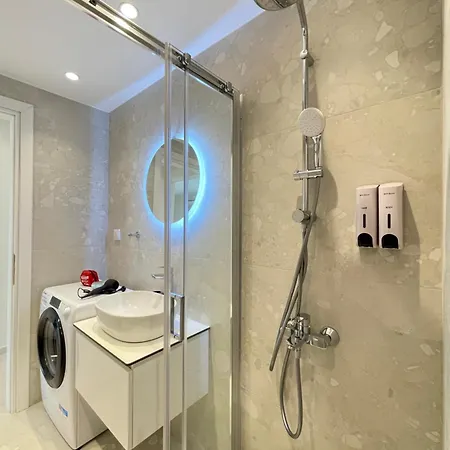 Cultural Retreat Stylish Near Stavros Niarchos Center Apartment