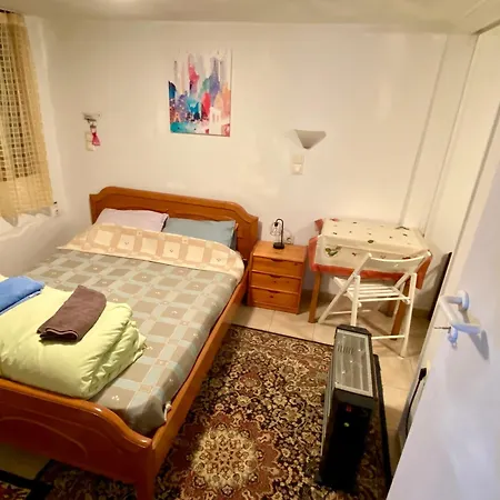 Holiday home 20 Mins From Centre, Rural House Athens