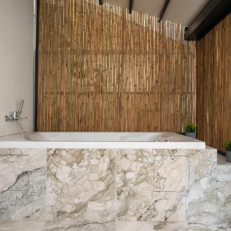 Athenee Apartment