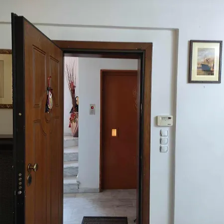 Emilia And Nikos Marousi Apartment